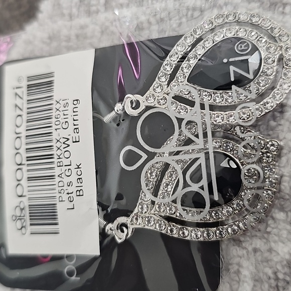 Lets GLOW, Girls! - Black Earrings Vintage - Picture 3 of 3